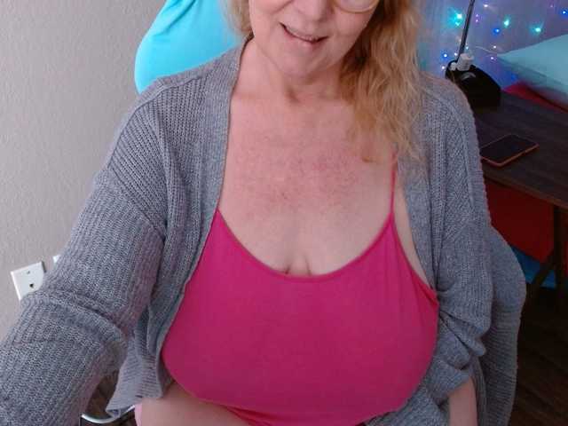 LisaLinny's BongaCams show and profile