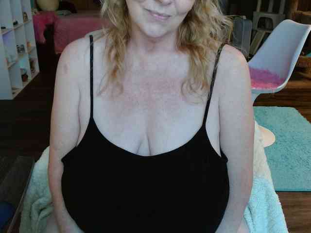 Kallie-Kiss webcam