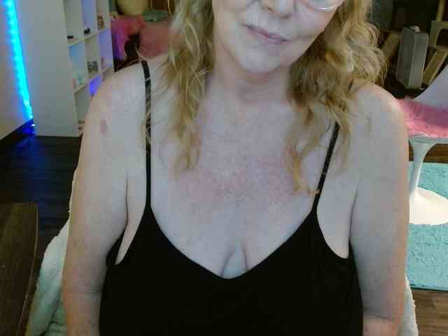 Kallie-Kiss webcam