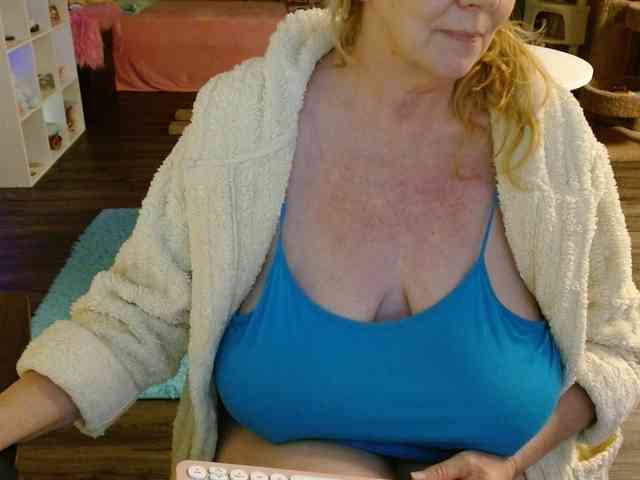 Kallie-Kiss webcam