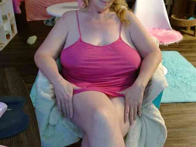 Kallie-Kiss webcam
