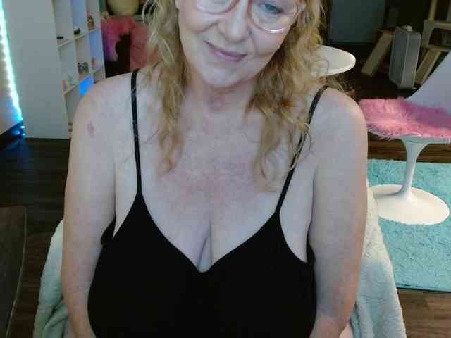 Kallie-Kiss webcam