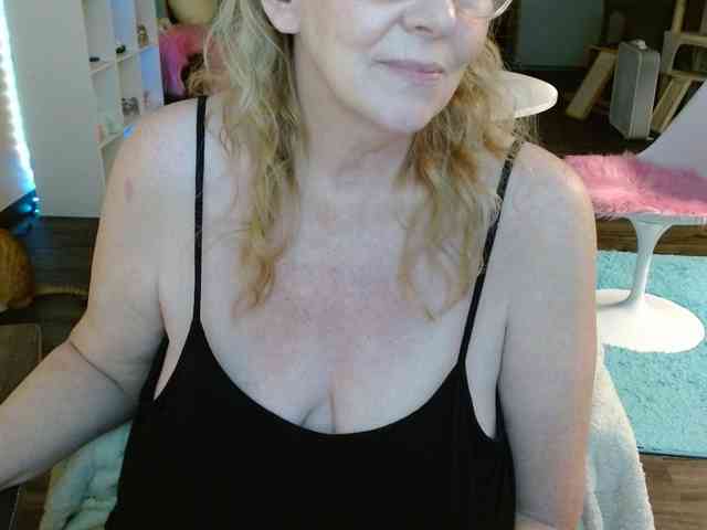 Kallie-Kiss webcam