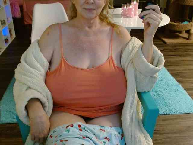 Kallie-Kiss webcam