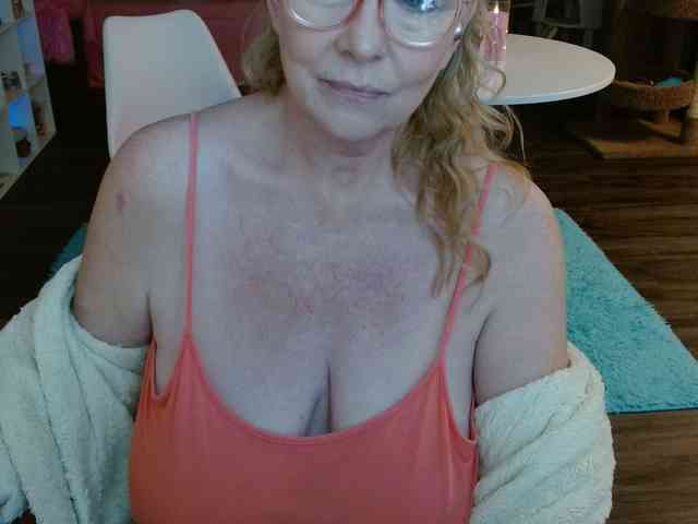 Kallie-Kiss webcam