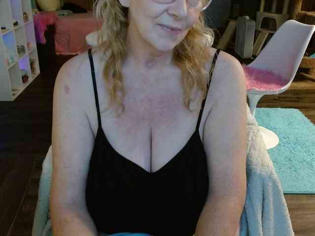Kallie-Kiss webcam