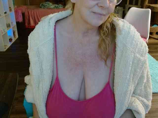 Kallie-Kiss webcam