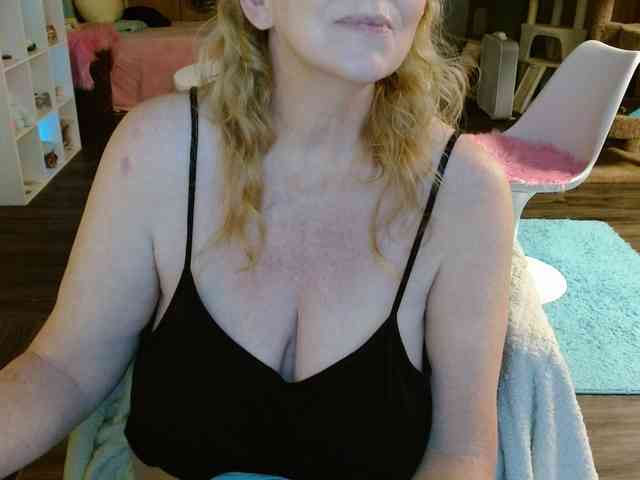 Kallie-Kiss webcam
