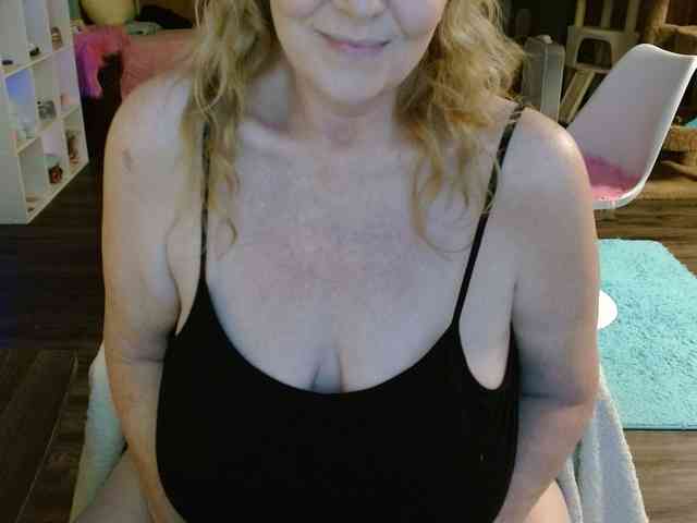 Kallie-Kiss webcam