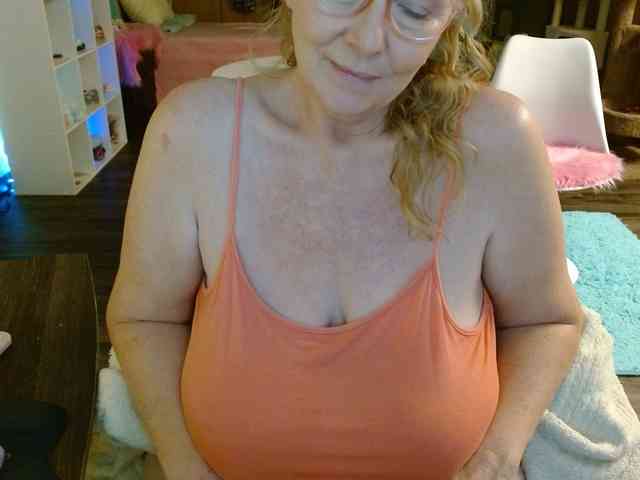 Kallie-Kiss webcam