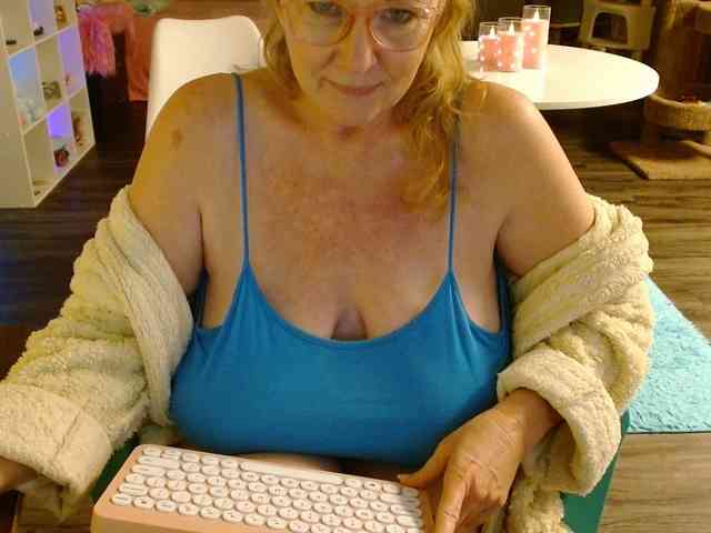 Kallie-Kiss webcam