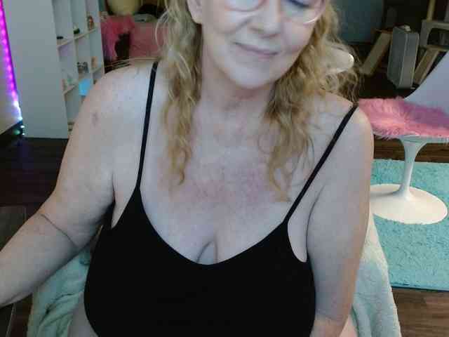 Kallie-Kiss webcam