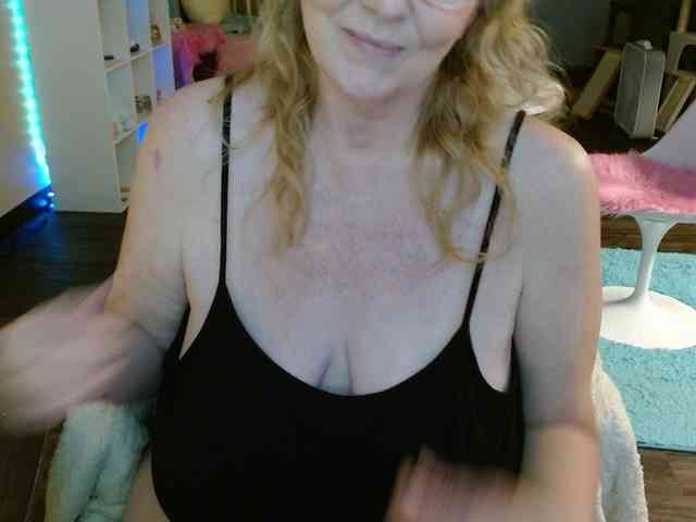 Kallie-Kiss webcam