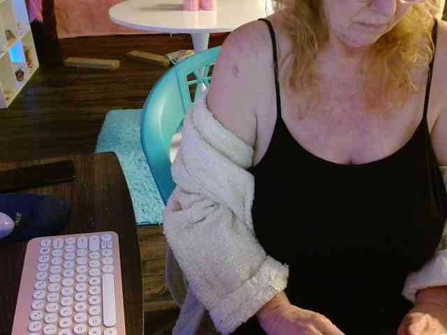 Kallie-Kiss webcam