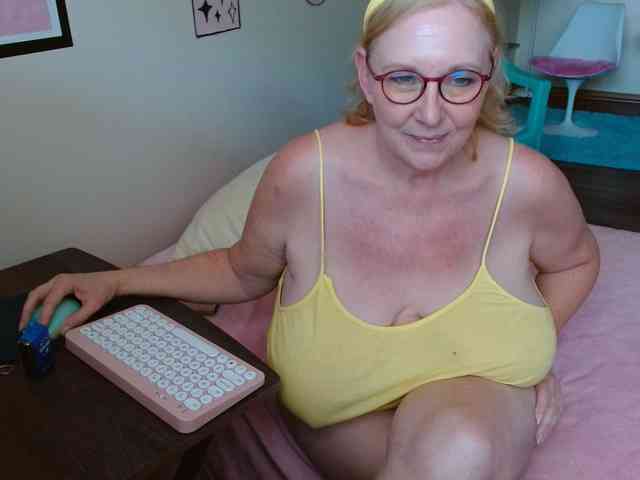 Kallie-Kiss webcam
