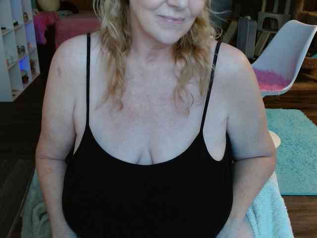 Kallie-Kiss webcam