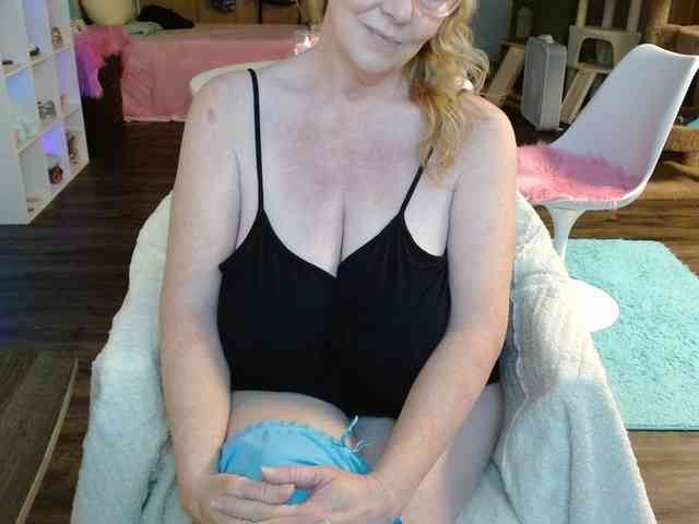 Kallie-Kiss webcam