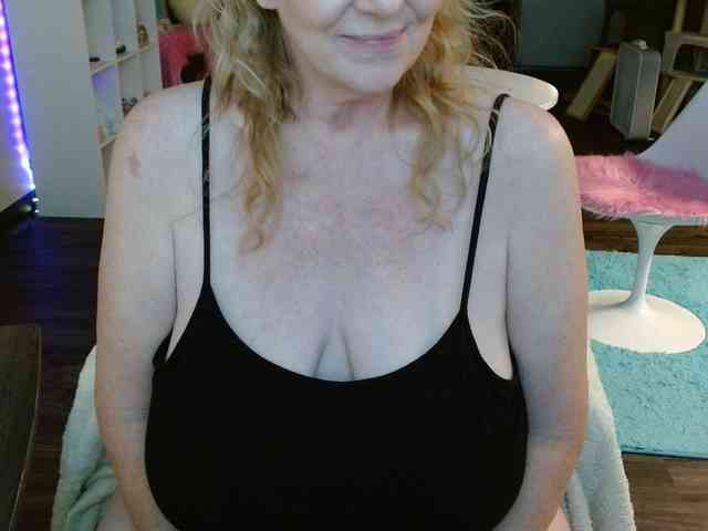 Kallie-Kiss webcam