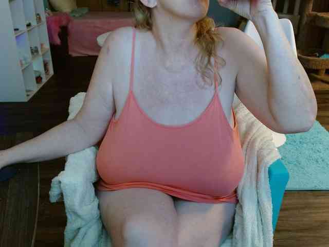 Kallie-Kiss webcam