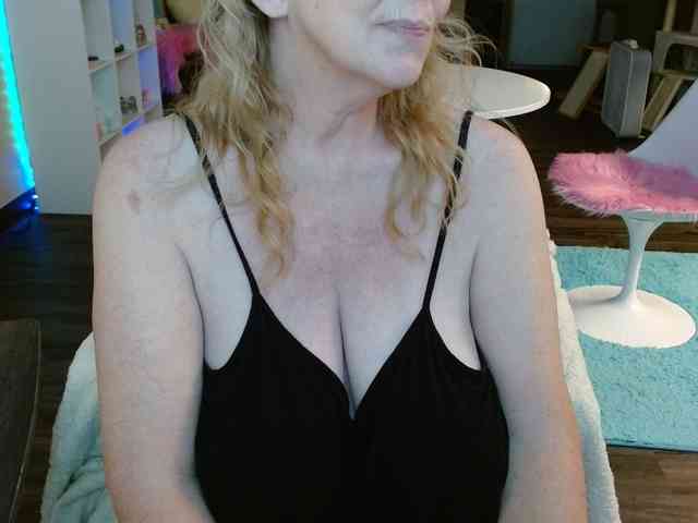 Kallie-Kiss webcam