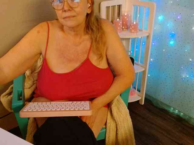 LisaLinny Live Webcam on BongaCams