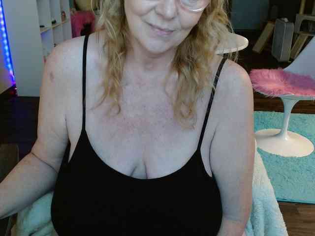 Kallie-Kiss webcam