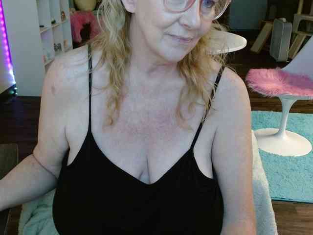 Kallie-Kiss webcam