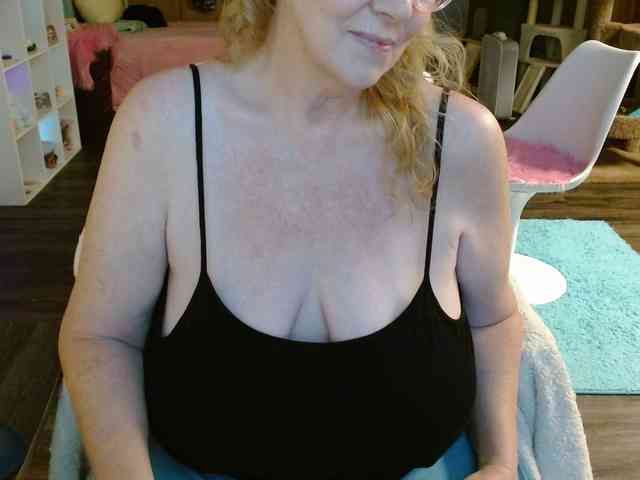 Kallie-Kiss webcam