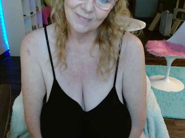 Kallie-Kiss webcam