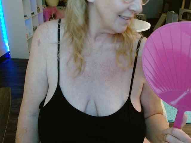 Kallie-Kiss webcam