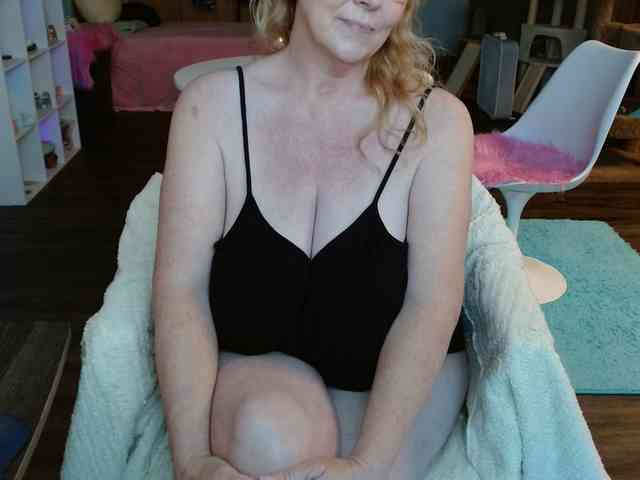 Kallie-Kiss webcam