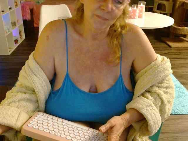 Kallie-Kiss webcam