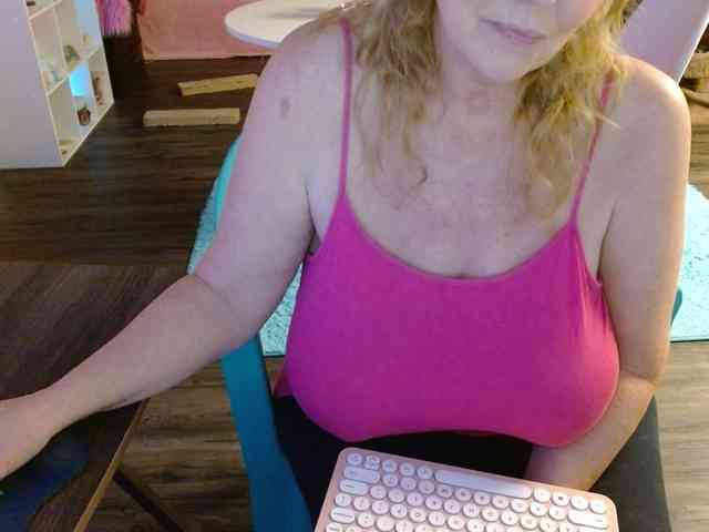 Kallie-Kiss webcam