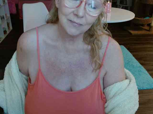 Kallie-Kiss webcam