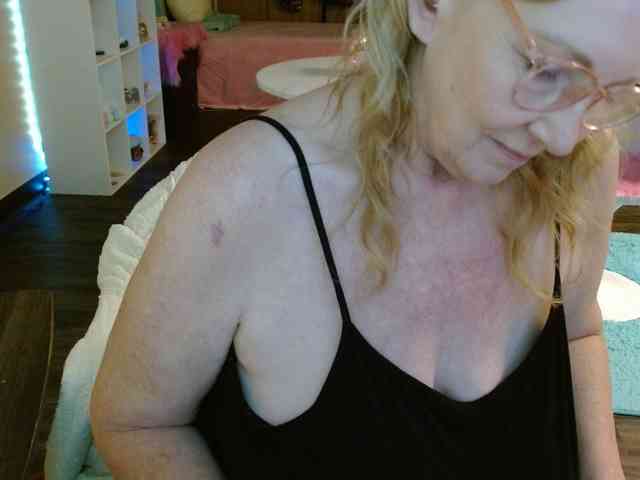 Kallie-Kiss webcam