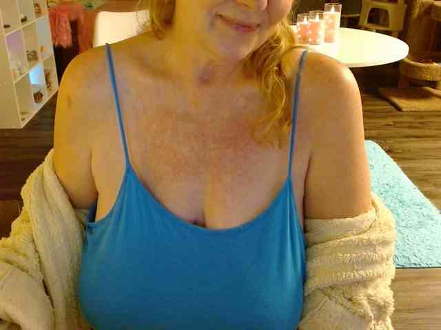 Kallie-Kiss webcam