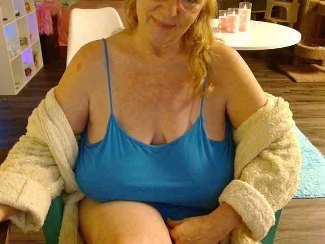 Kallie-Kiss webcam