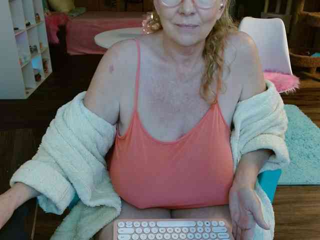 Kallie-Kiss webcam