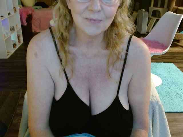 Kallie-Kiss webcam