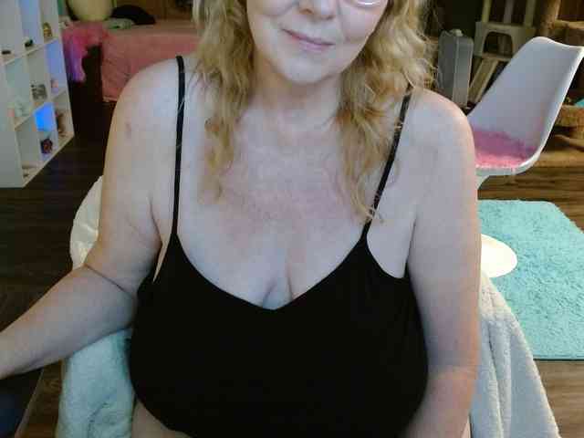 Kallie-Kiss webcam