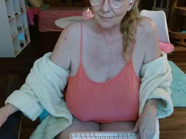 Kallie-Kiss webcam
