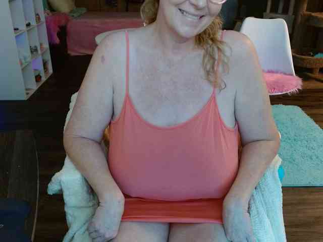 Kallie-Kiss webcam