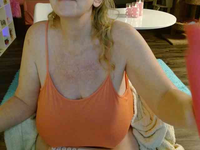 Kallie-Kiss webcam