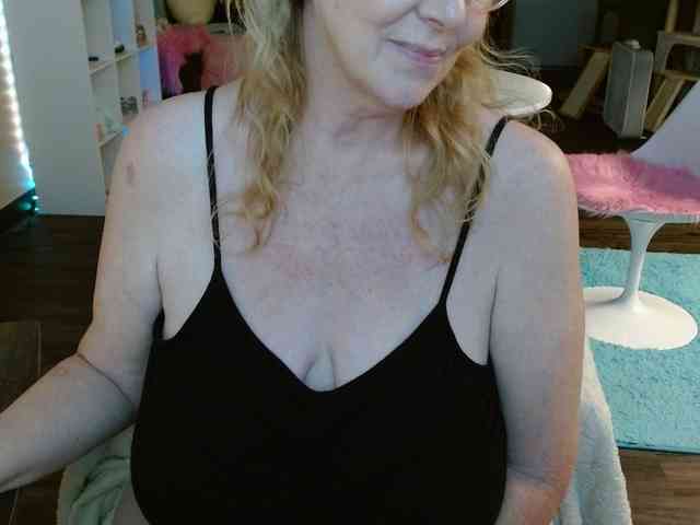 Kallie-Kiss webcam