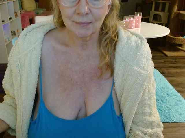 Kallie-Kiss webcam