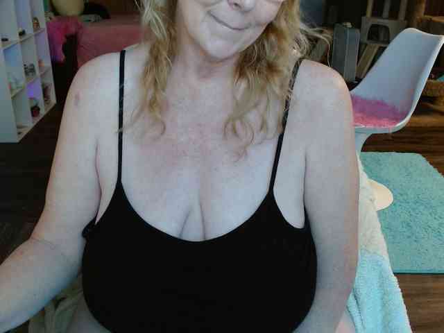 Kallie-Kiss webcam