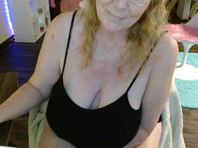 Kallie-Kiss webcam