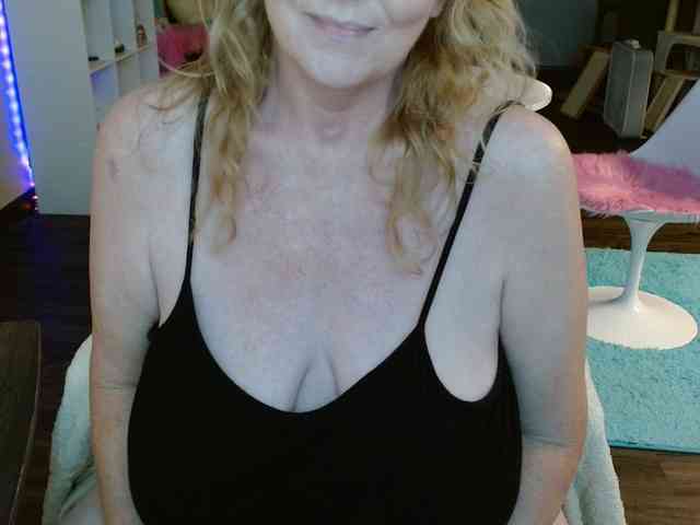 Kallie-Kiss webcam