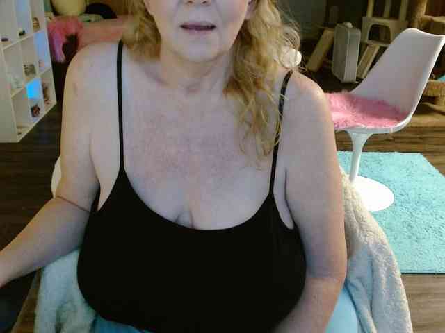 Kallie-Kiss webcam