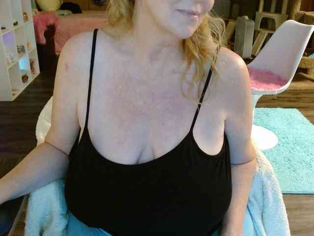 Kallie-Kiss webcam